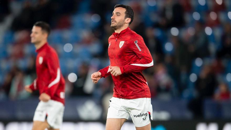 Lekue se hace un hueco en el lateral derecho