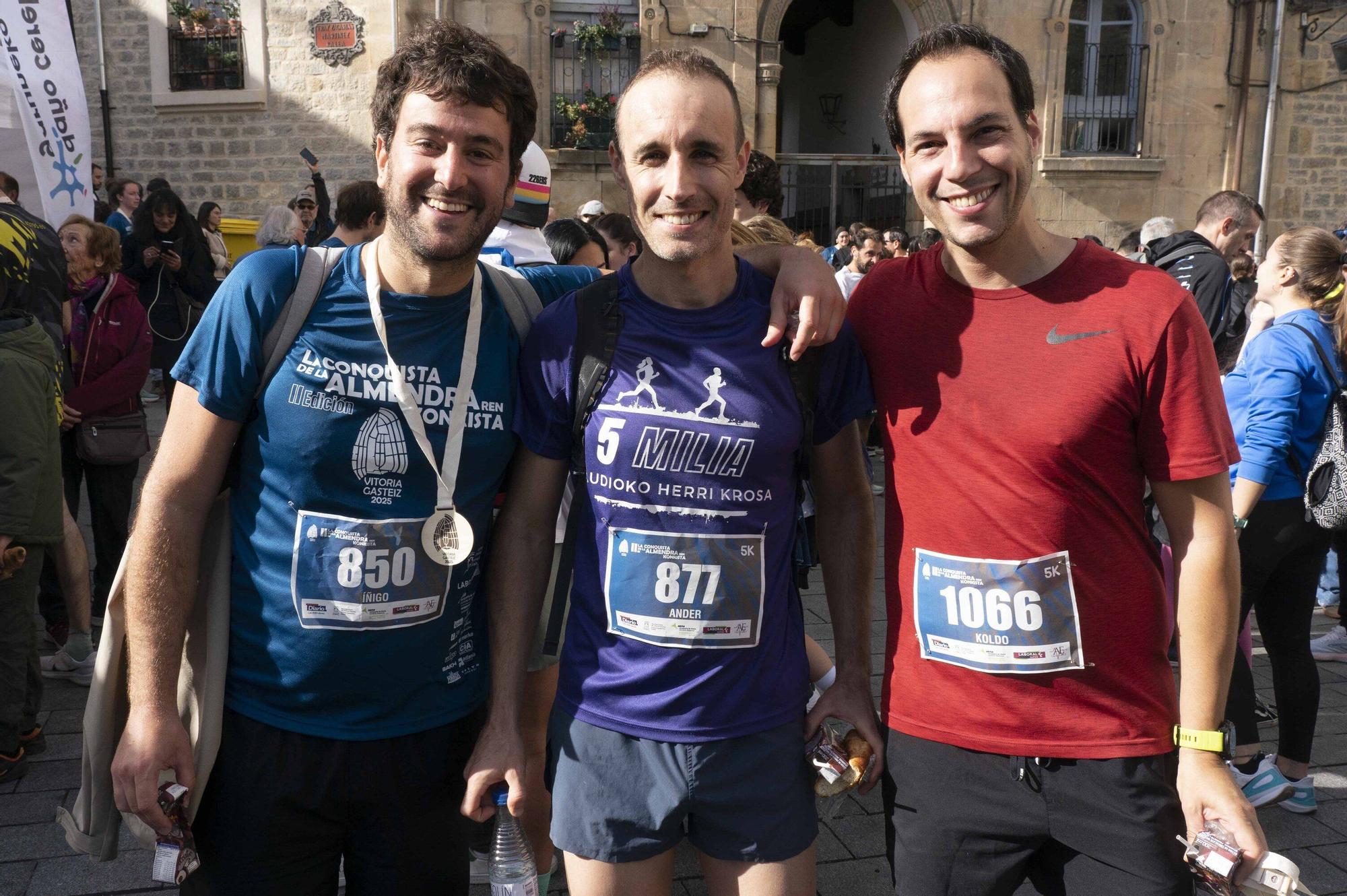 En imágenes: Un millar de corredores atraviesan la almendra