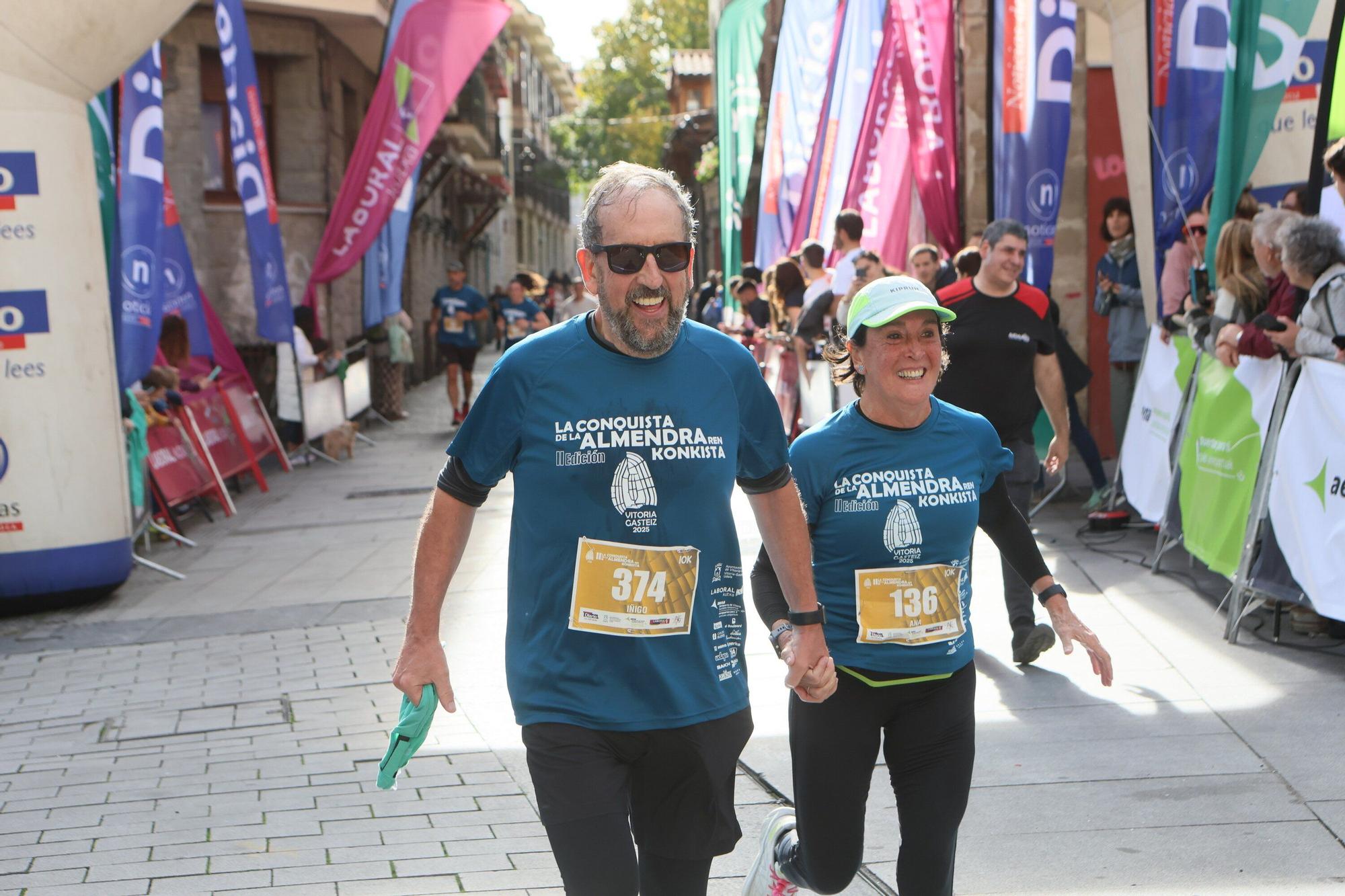 En imágenes: Miles de personas participan en La Conquista de la Almendra