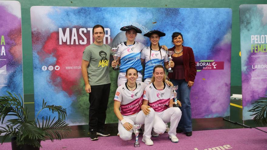 Aizane Ibarrola y Enara Gaminde, campeonas del Udako Master de pelota a mano femenina