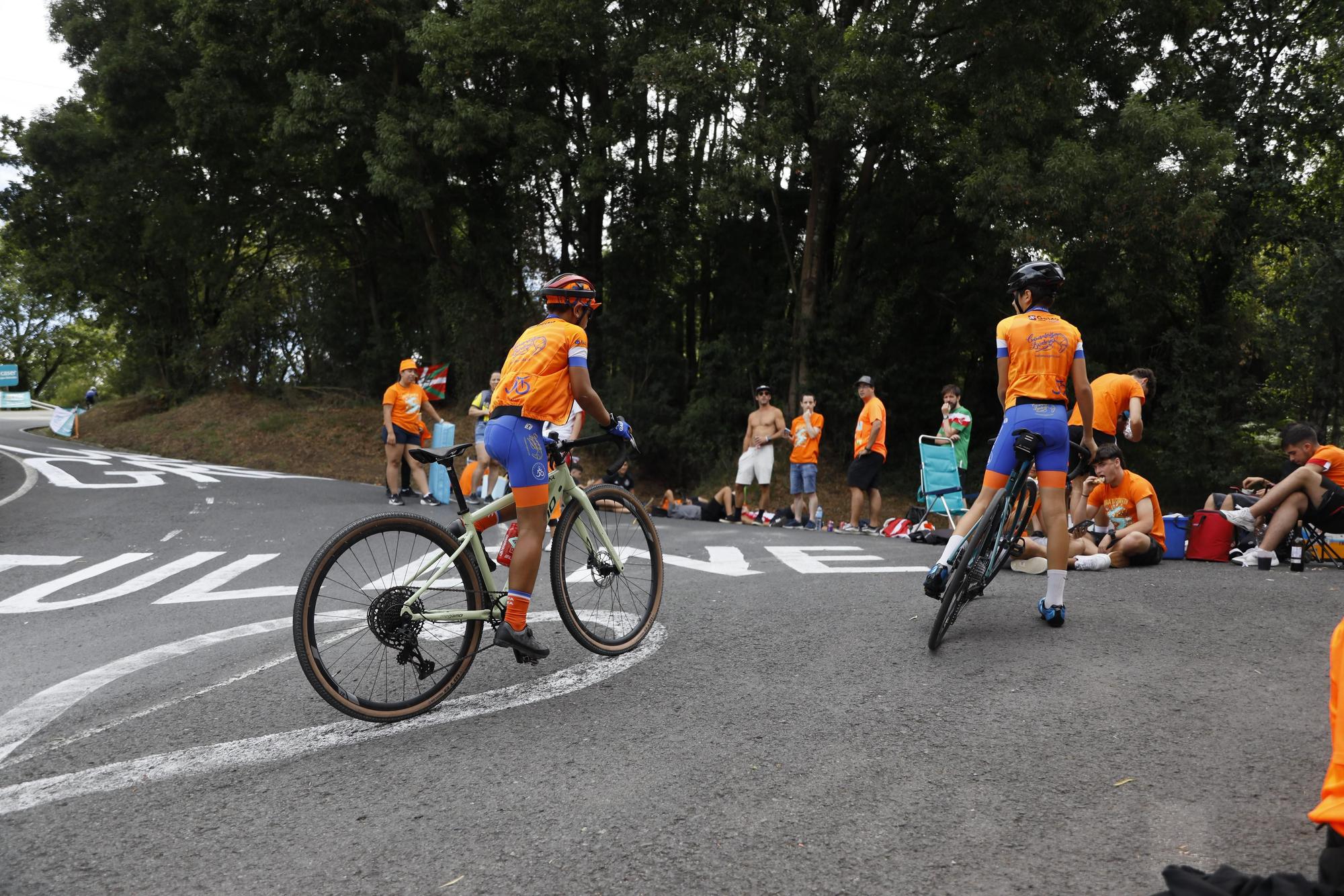 La Vuelta en Bizkaia: los aficionados toman Pike Bidea