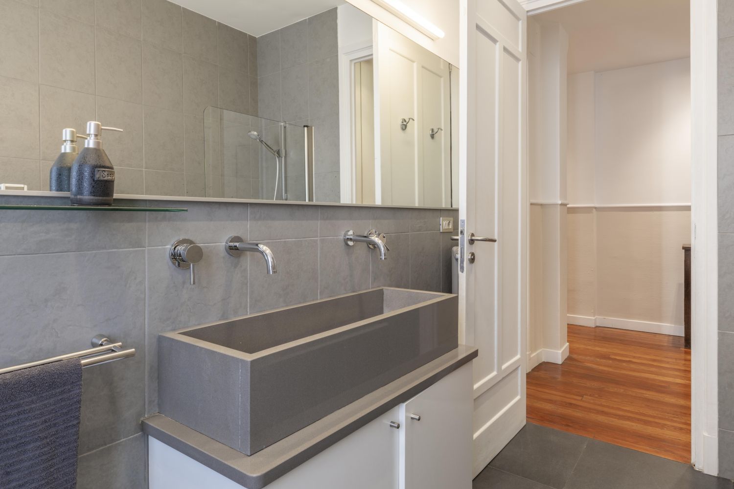 Magnífica propiedad en venta ubicada en un edificio señorial, situada en una de las zonas más elegantes del céntrico barrio de Gros