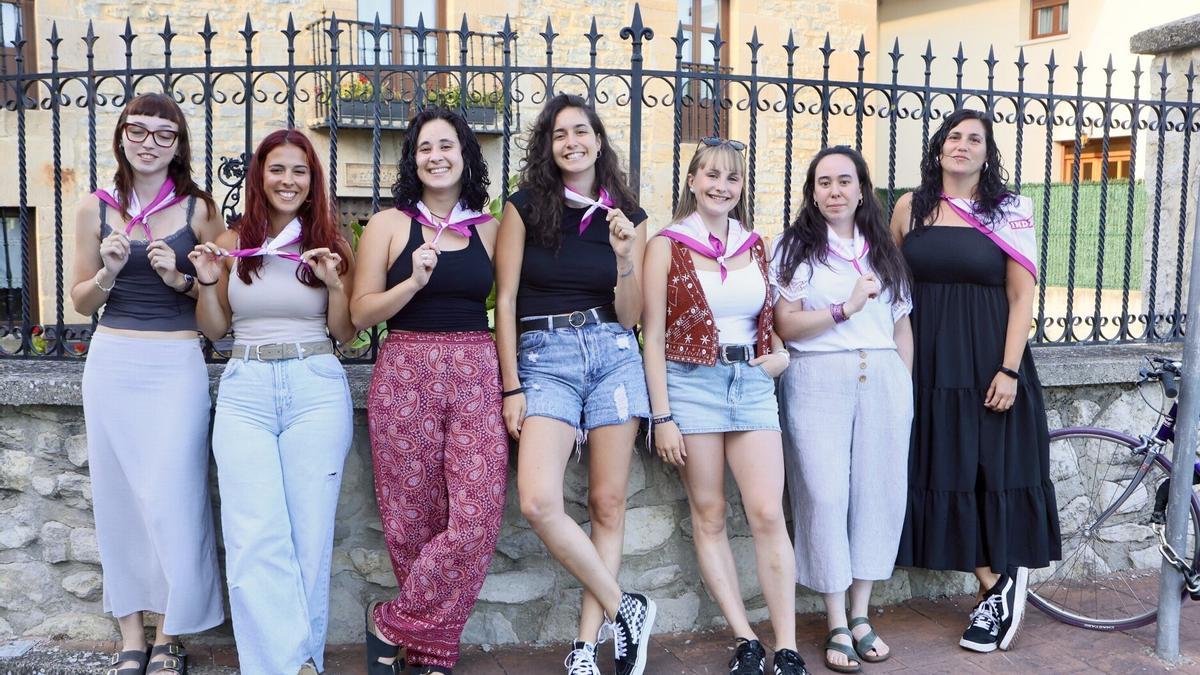 Lucía, Marta, Naiara, Lorena, Marieta, Carolina e Itsaso, neskas de Okerrak