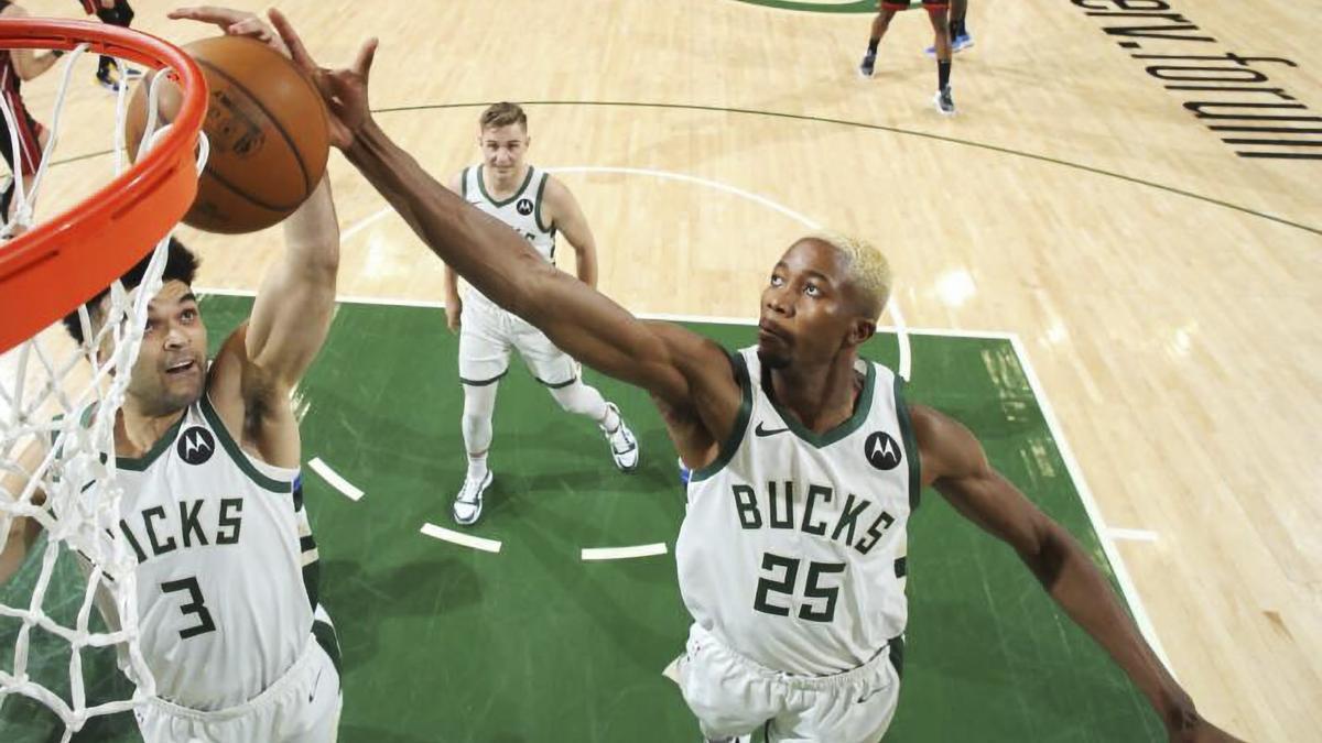 Mamadi Diakite ganó un anillo de la NBA con los Bucks en 2021