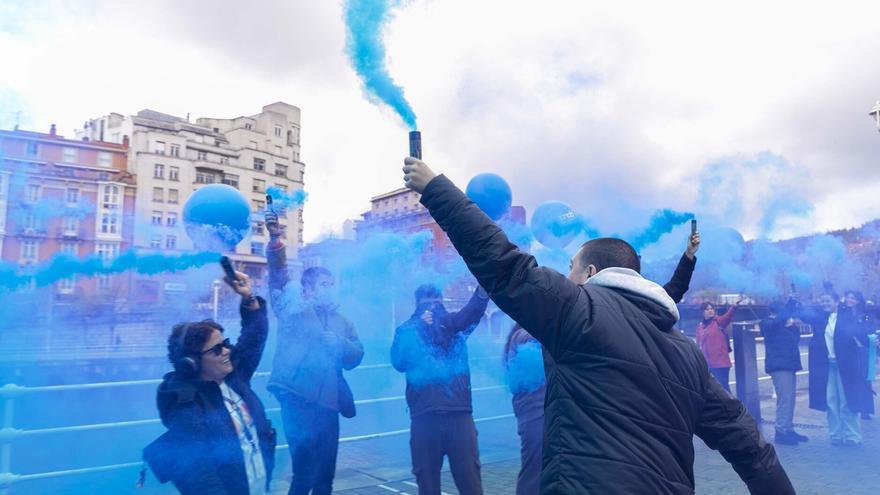 Bilbao se tiñe de azul por el Día Mundial del Autismo