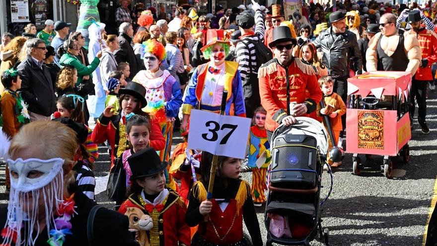 Santutxu se llena de color al ritmo del Carnaval