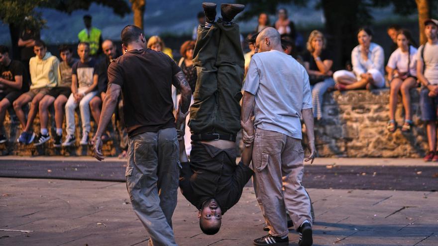 La danza vuelve a tomar las murallas de Pamplona