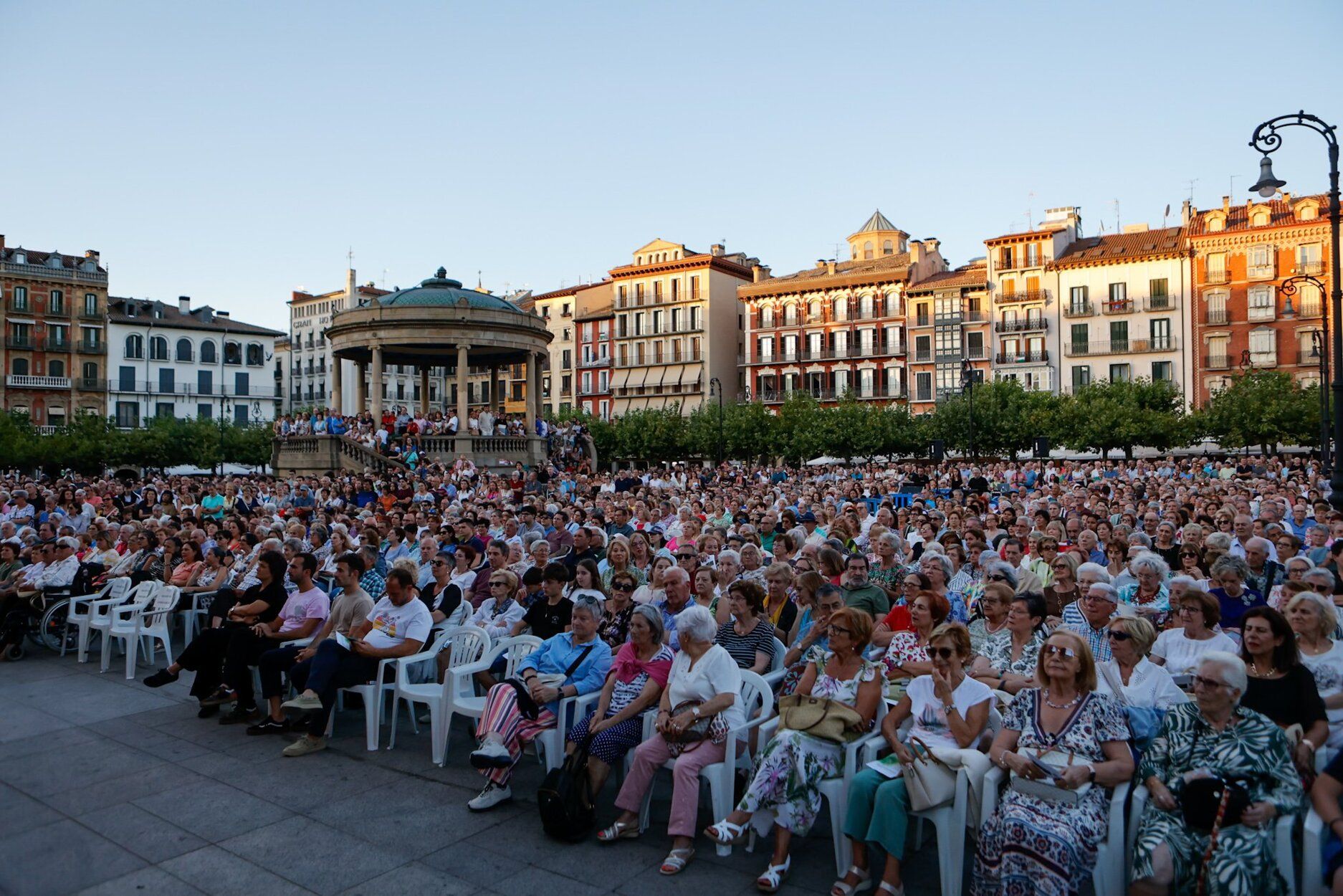 Fotos del concierto de la Orquesta Sinfónica de Navarra en la Plaza del Castillo