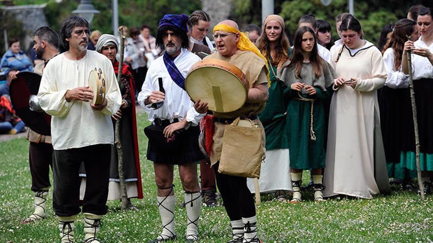 Desembarco vikingo en Mundaka. Fotos: J.M.M.