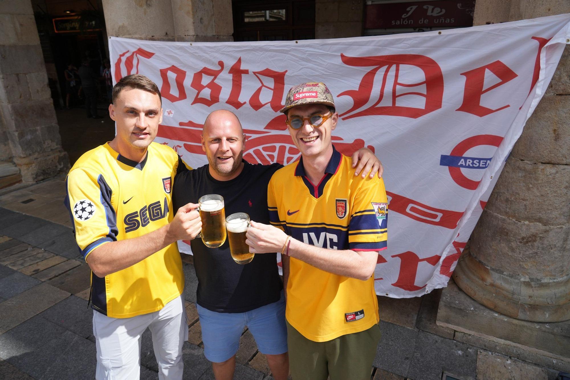 En imágenes: los aficionados del Arsenal y el Athletic calienta motores antes del primer partido de la Champions en San Mamés