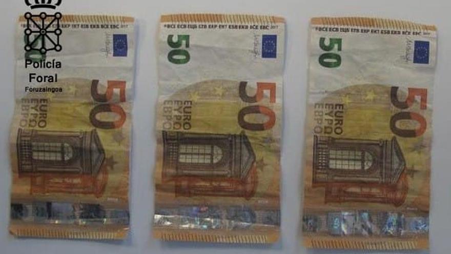 Detenido un menor de 17 años en Estella por pagar con billetes falsos y portar un DNI manipulado