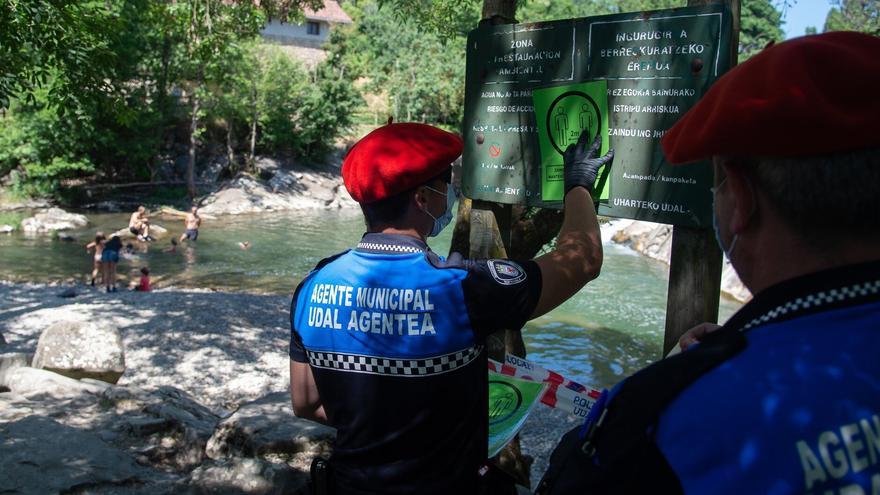 Huarte debate cambiar el servicio de alguaciles por Policía Local