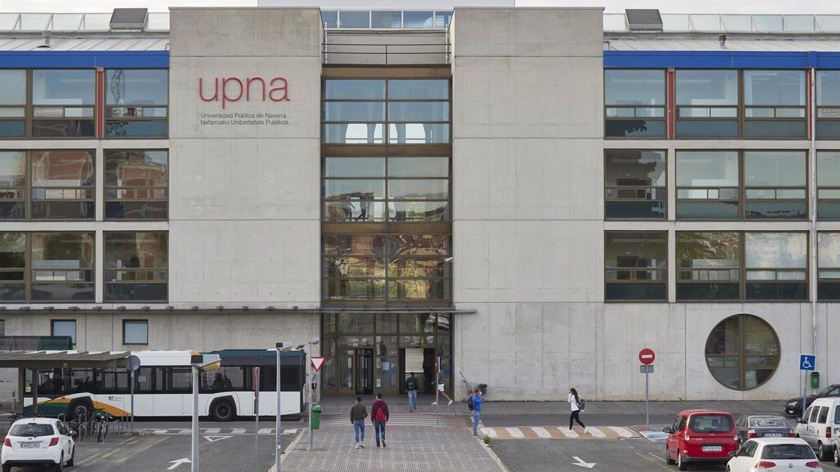 Imagen de archivo de la fachada de la UPNA.