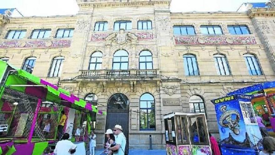 Sede de la Sociedad Estatal de Correos y Telégrafos en la calle Urdaneta de Donostia.