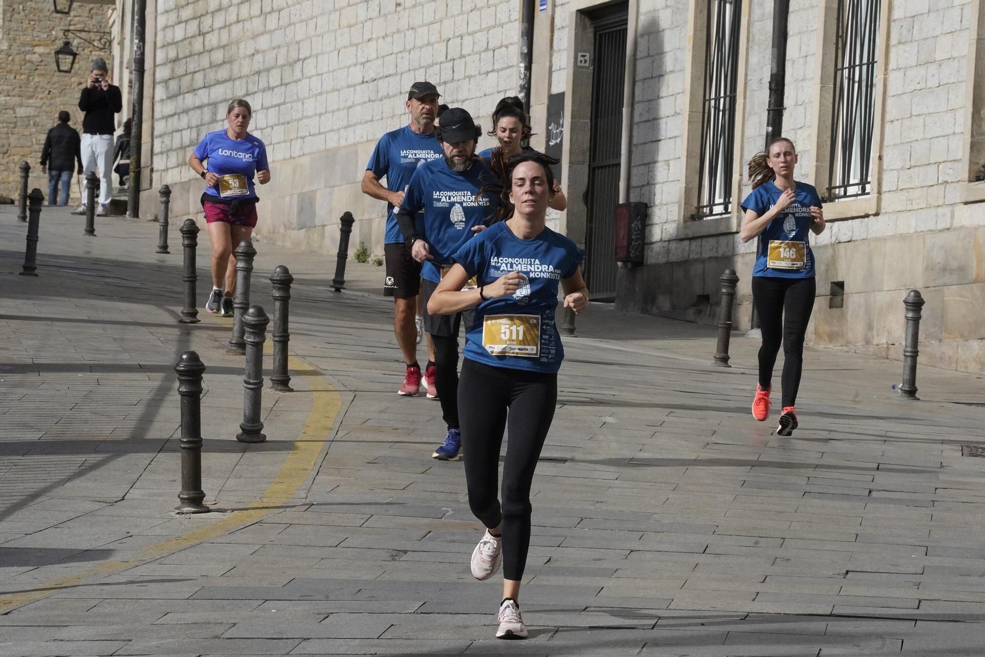 En imágenes: Miles de personas conquistan la Almendra de Gasteiz