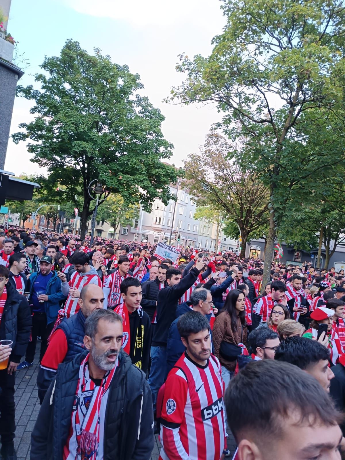 Kalejira del Athletic hasta el campo del Dortmund