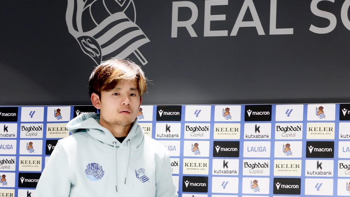 Take Kubo, al llegar a la sala de prensa de Zubieta.