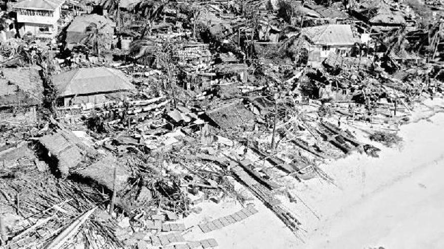 Filipinas llora a 10.000 muertos por &#039;Haiyan&#039;