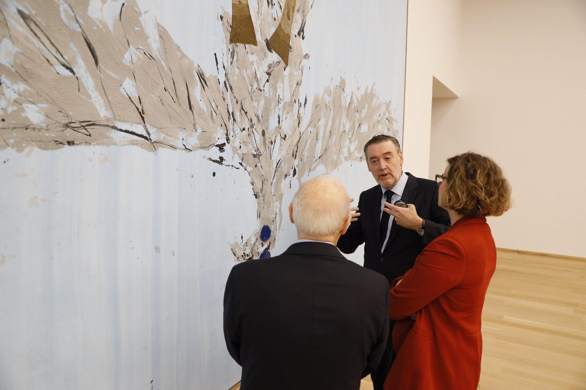 El edificio moderno del Bellas Artes reabre con Baselitz, el artista que decidió pintar el mundo al revés