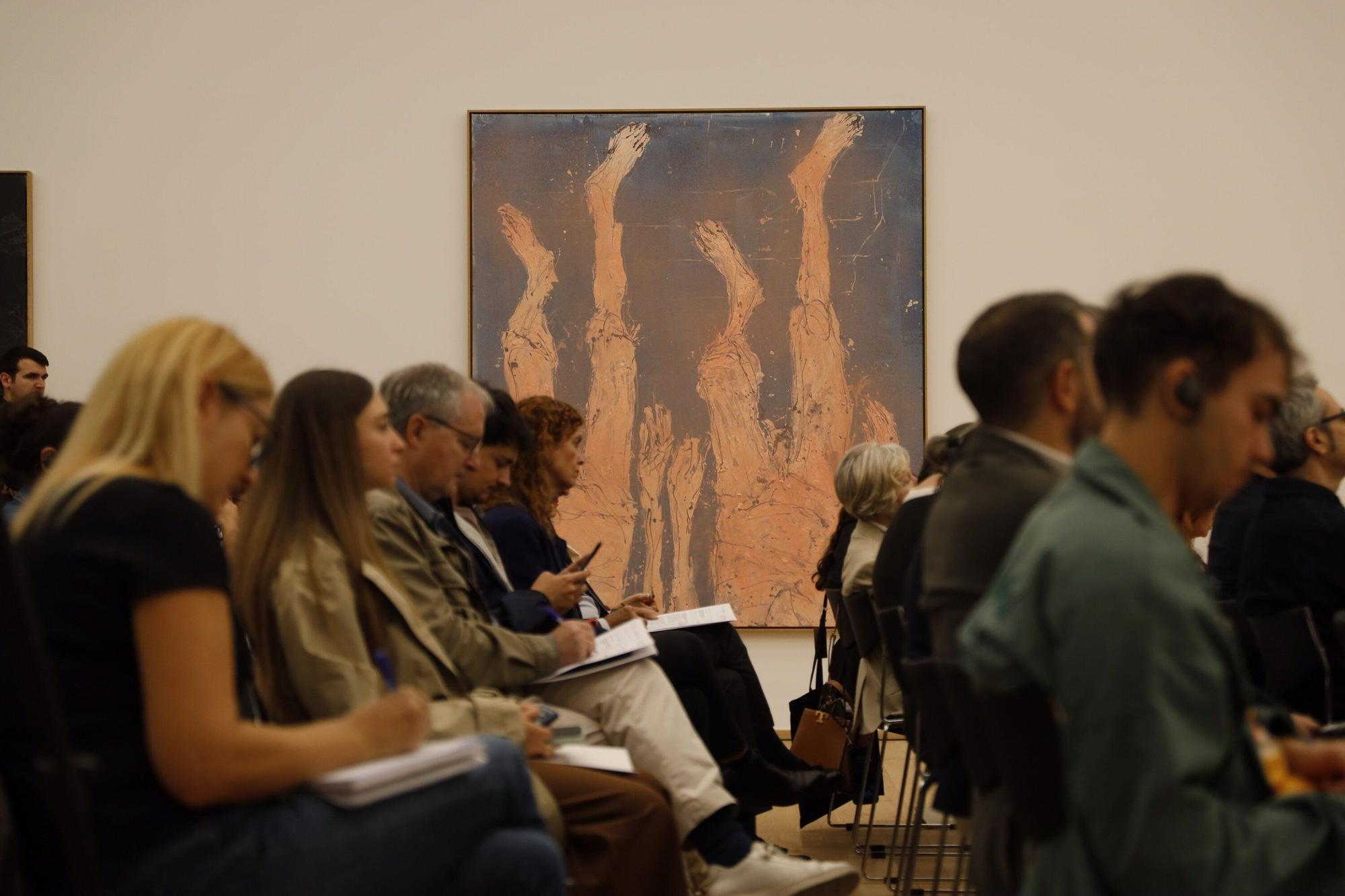 El edificio moderno del Bellas Artes reabre con Baselitz, el artista que decidió pintar el mundo al revés