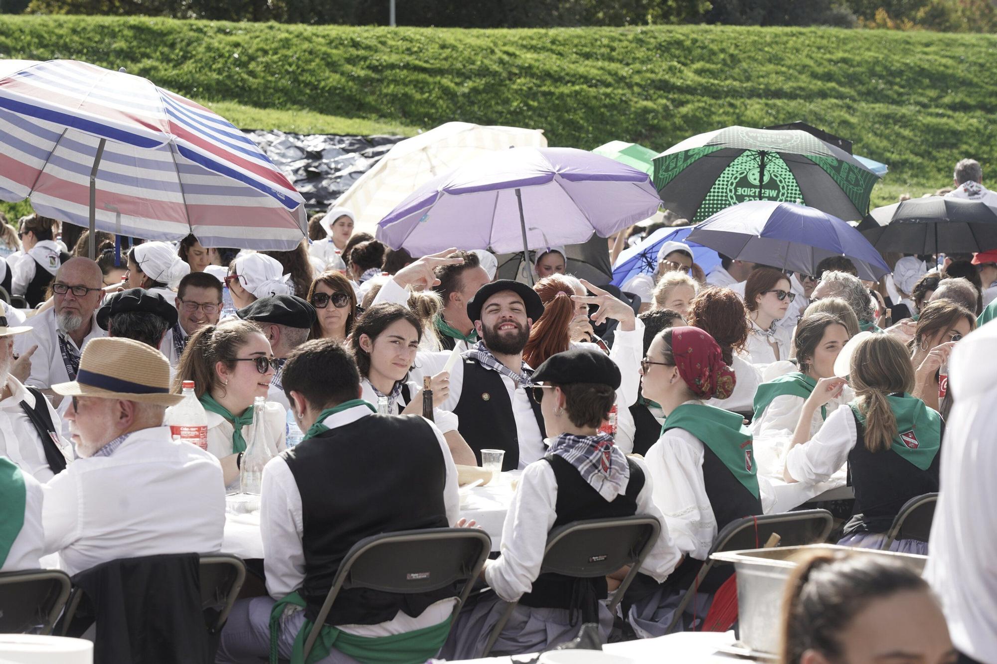 Más de 3.600 personas en la comida de cuadrillas de Basauri: “Es es indescriptible, se nos está yendo de las manos”