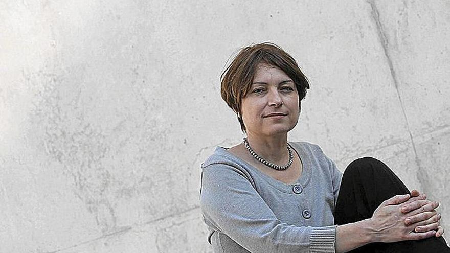 Clara Usón en el patio de Civican.