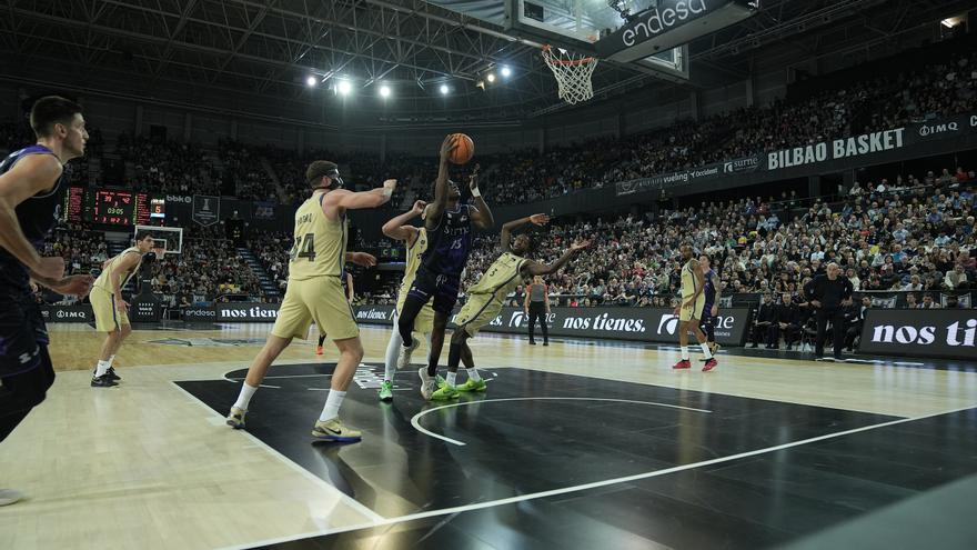 El Surne Bilbao vende muy cara su piel pero cae en Miribilla ante el Barça (66-71)