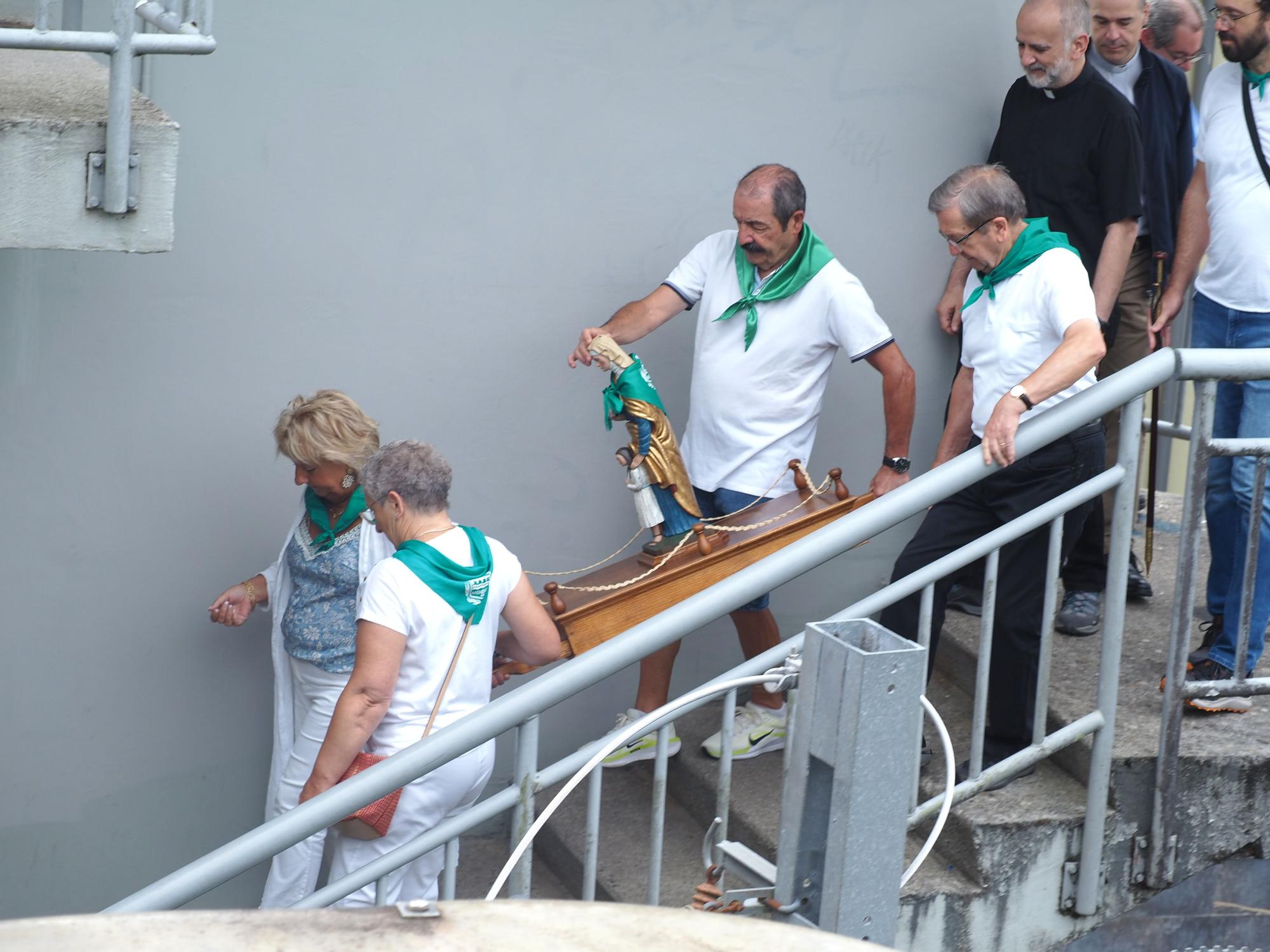 Fiesta en verde y blanco en la ermita de Santa Ana de Mendaro