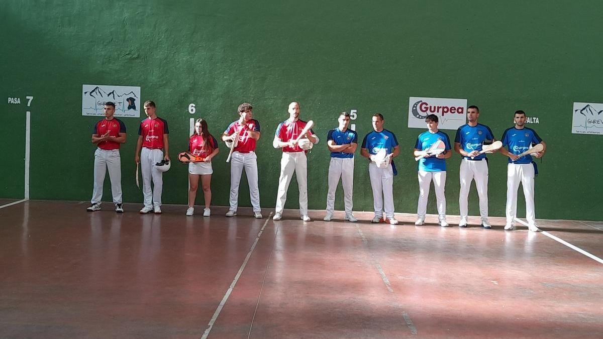 Foto de familia de los participantes en la competición.