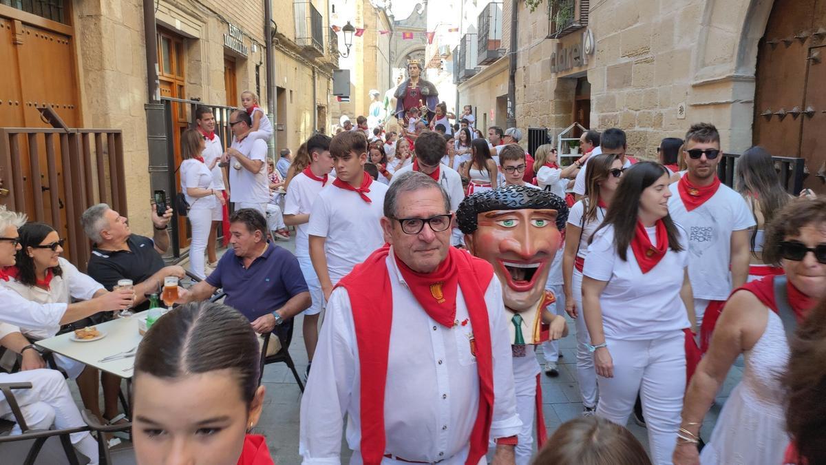 La calle Navarro Villoslada a tope, en el inicio de las fiestas de Viana.