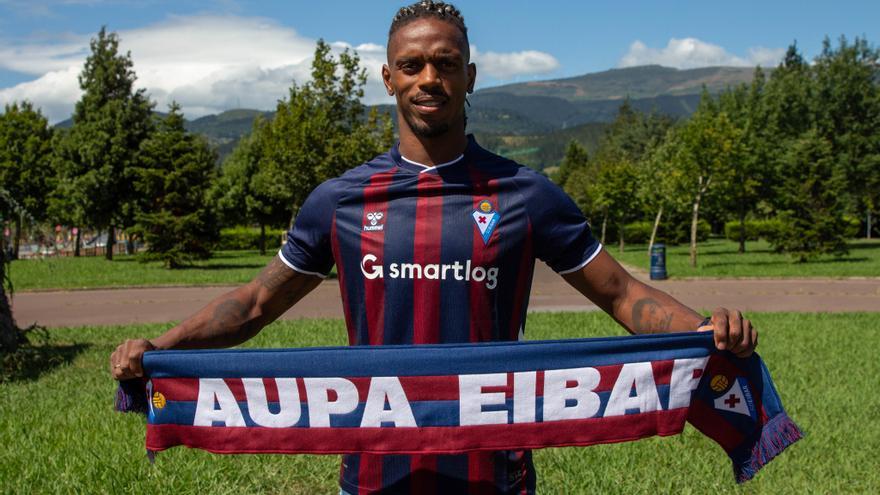 El defensa Jair Amador, séptimo fichaje del Eibar