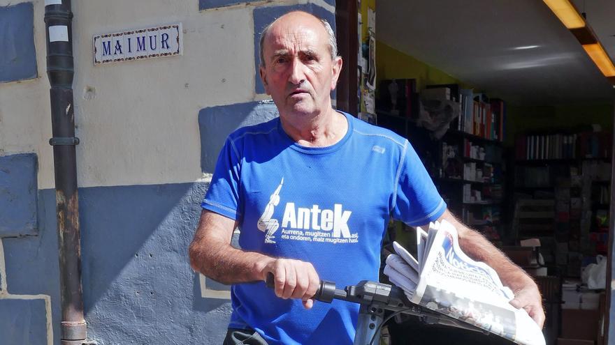 Joxerra Intxausti, el librero que lanzará el  cohete de Leitza