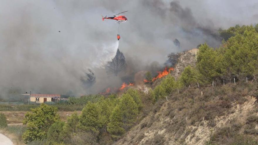El alcalde de Artajona: "Hemos trabajado con cortafuegos y hemos puesto en marcha el riego para humedecer el terreno"