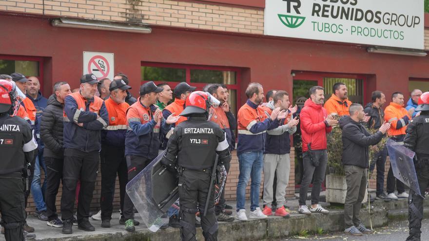 Los sindicatos desconvocan la huelga indefinida en Tubos Reunidos tras 96 días