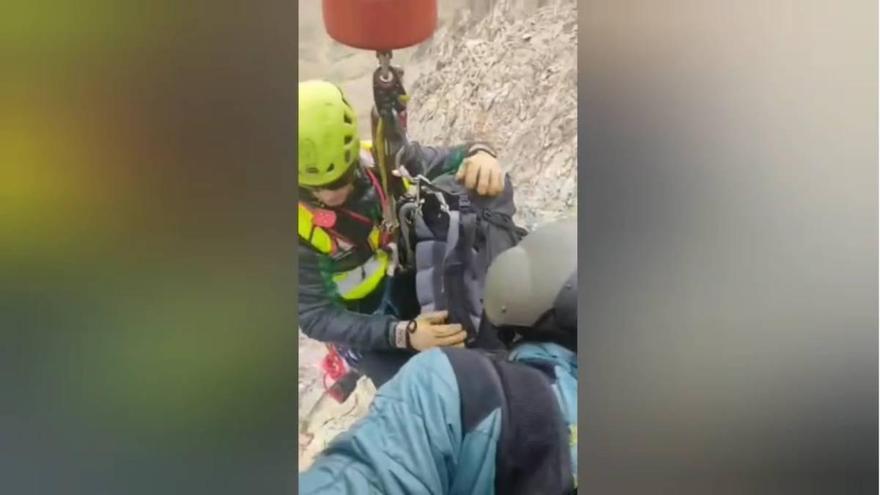 Imágenes del rescate de una vecina de Tudela fallecida tras una caída en el Pico de las Neveras (Huesca)