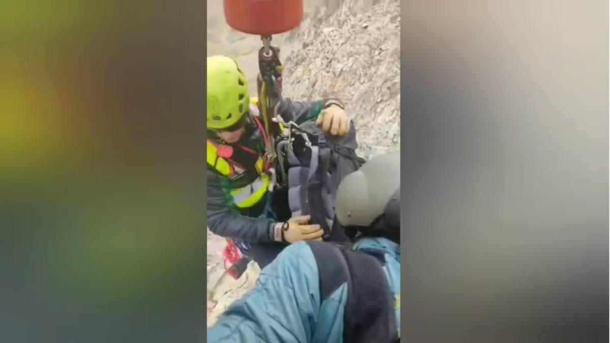 Imágenes del rescate de una vecina de Tudela fallecida tras una caída en el Pico de las Neveras (Huesca)