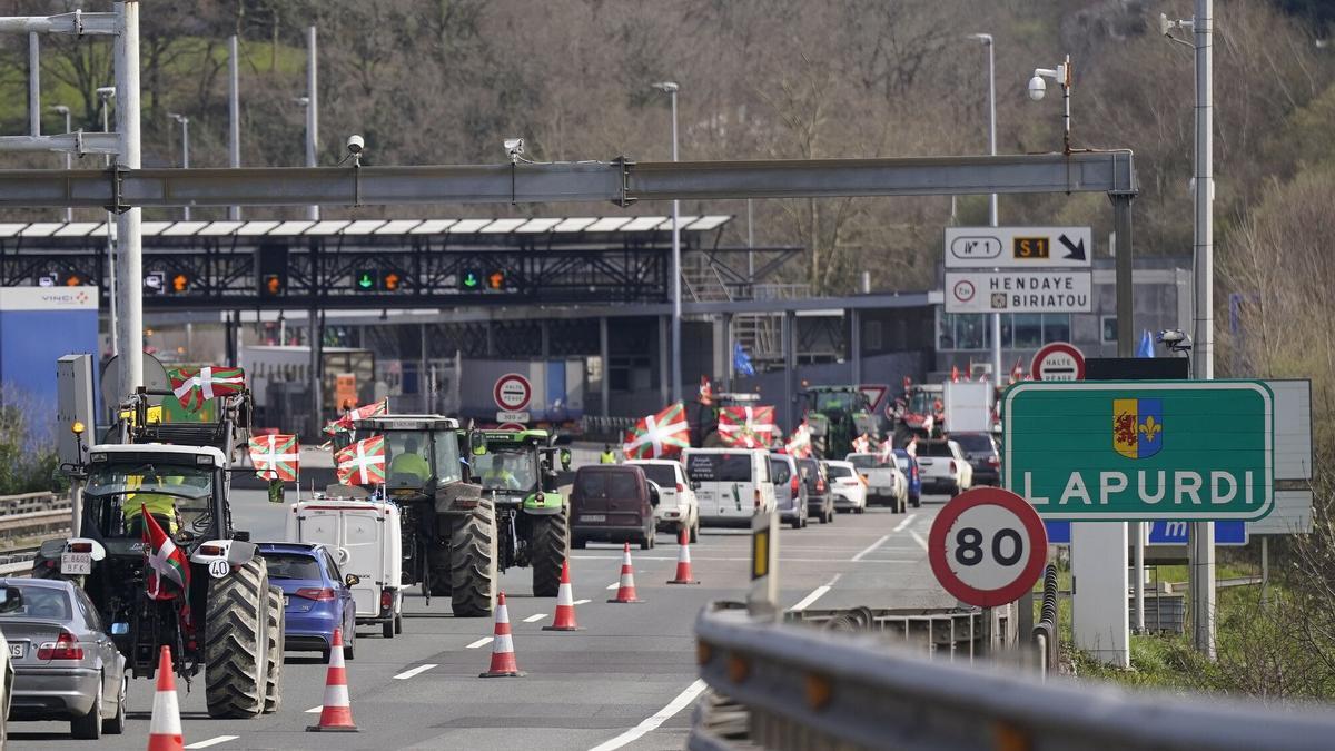 Biriatu &#039;tomado&#039; por baserritarras durante las tractoradas de 2024