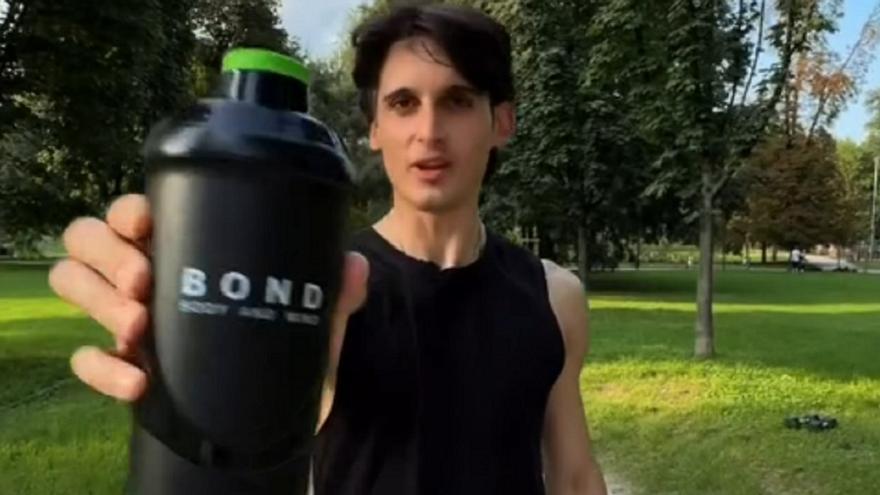 Un cura renuncia al sacerdocio después de recibir críticas por sus vídeos de fitness