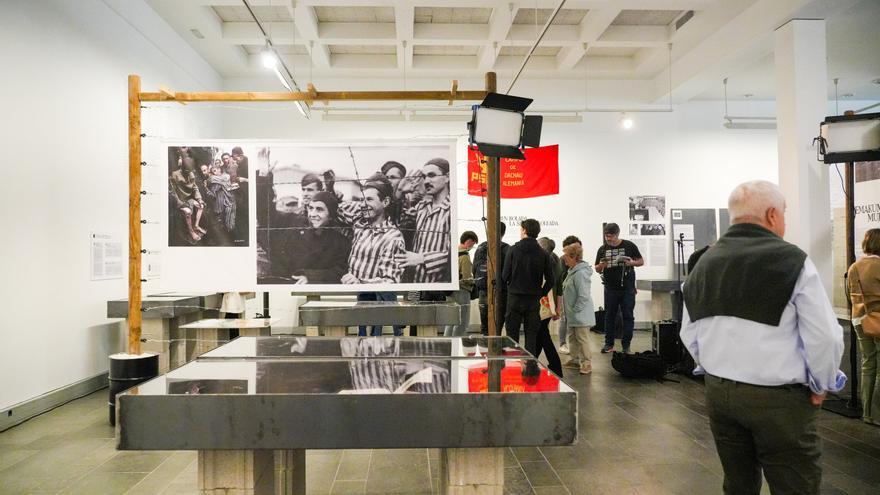 Álava recuerda a las víctimas vascas de los campos nazis en la Sala Amárica