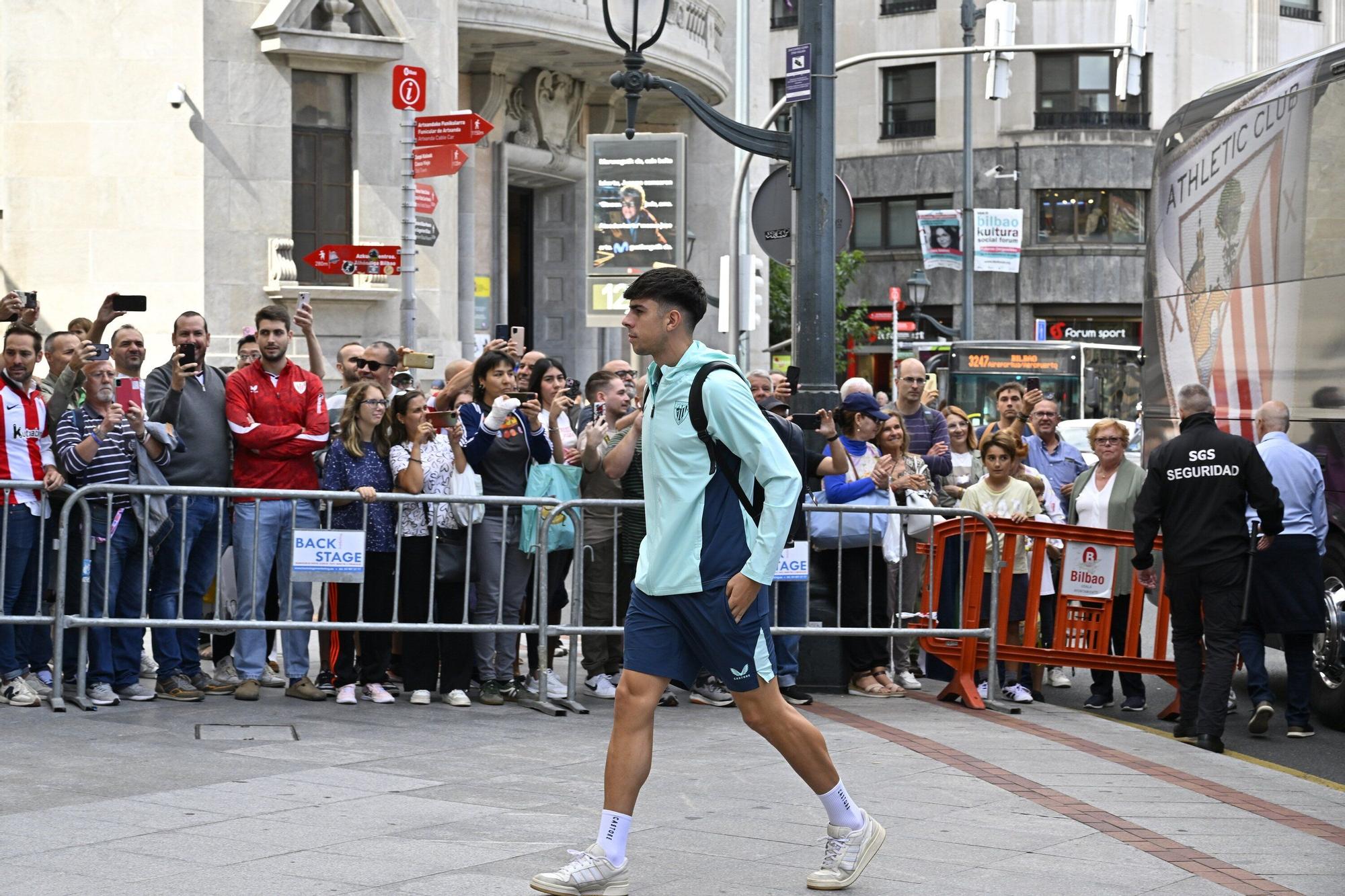 El Athletic llega al hotel Carlton
