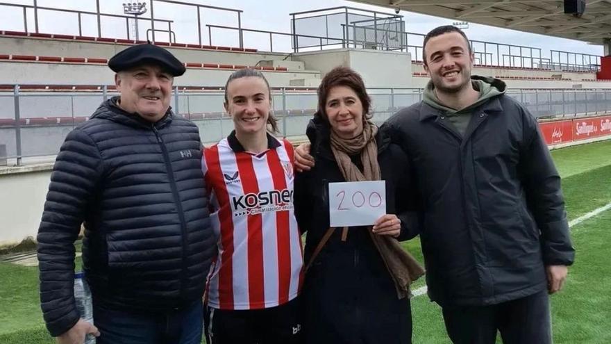 La navarra Ane Azkona juega su partido 200 con el Athletic