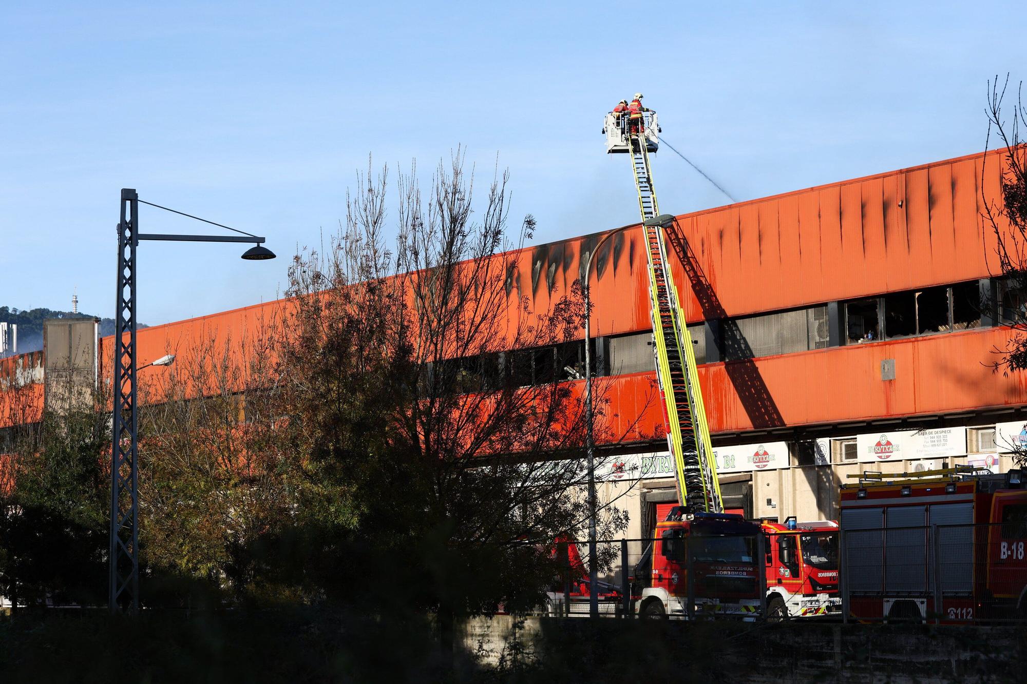 Incendio en la zona del antiguo matadero de Zorrotza