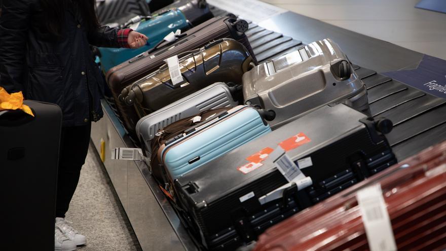 Ni rojo ni verde: este es el color de la maleta que debes evitar al viajar