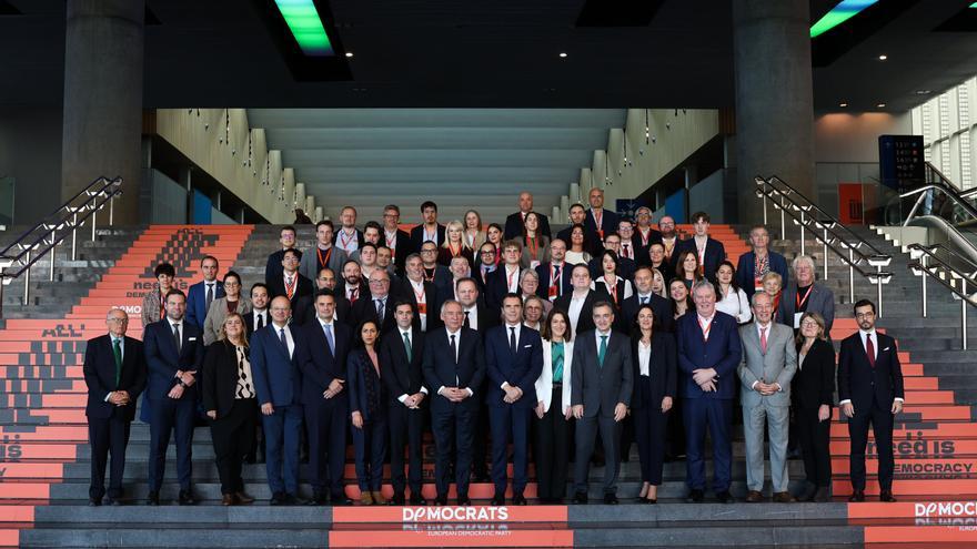 El PNV esgrime su posición de &quot;centro&quot; en la defensa de la democracia ante el populismo