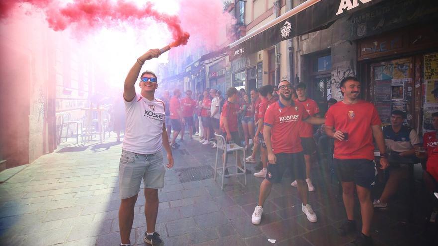 Vitoria se tiñe de rojo: la marea rojilla toma las calles antes del derbi Alavés-Osasuna