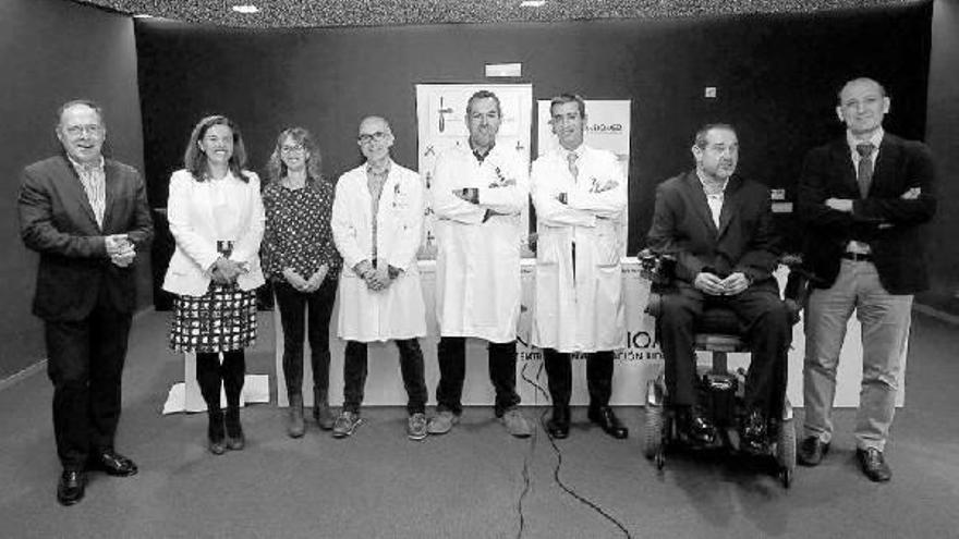 De izda a dcha, Luis Gabilondo, Ana Díez Fontana, Maite Mendioroz, Eduardo Albéniz, Antonio Viúdez, Nicolás Martínez, Javier Miranda e Iñigo Lasa, ayer en la presentación en Navarrabiomed del programa de intensificación para el fomento de la investigación