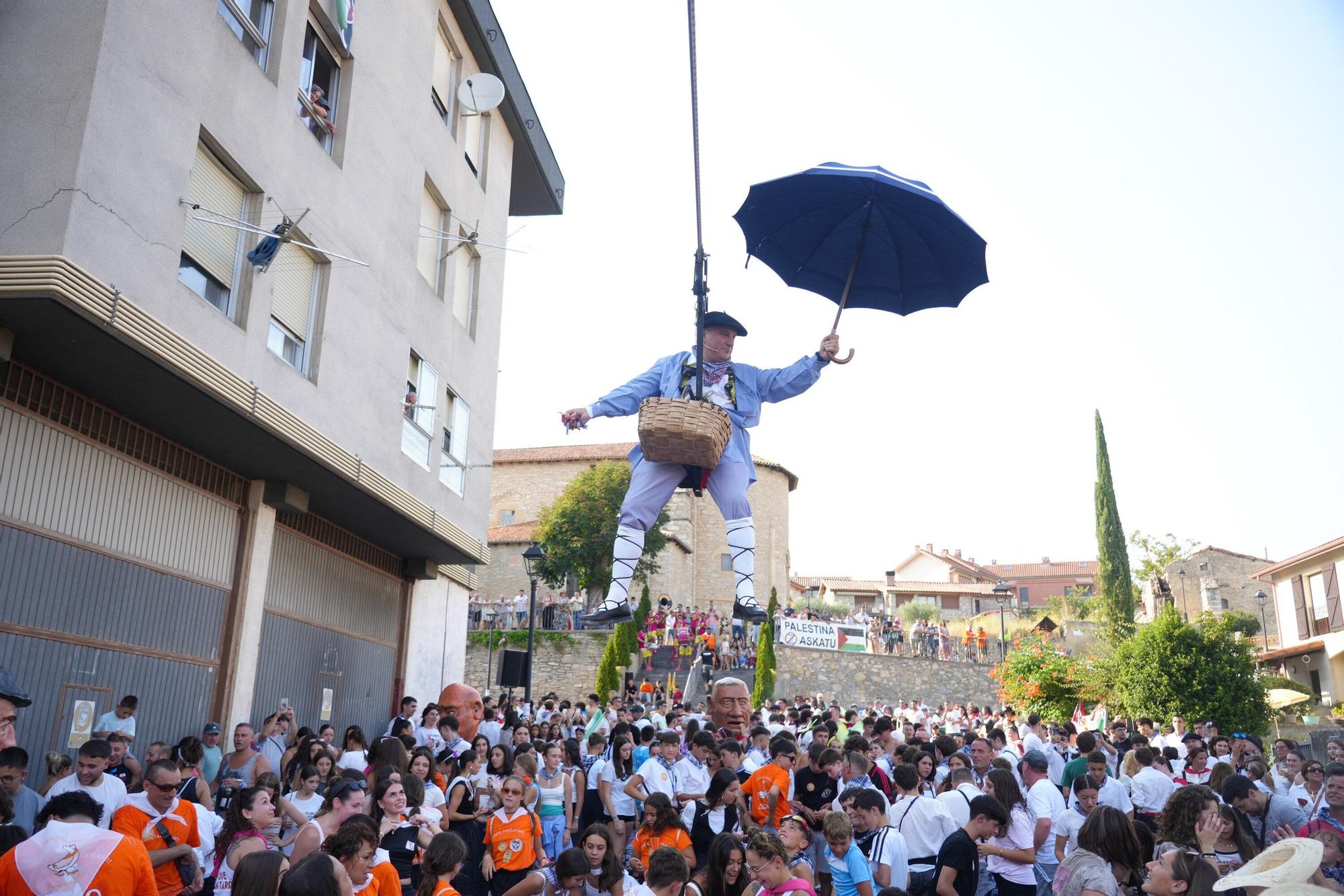 En imágenes: El Brujo abre las fiestas de Nanclares de la Oca