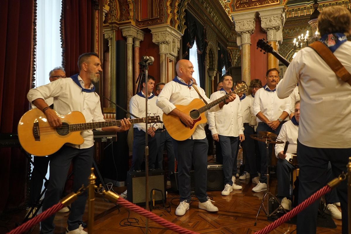 Recepción a la sociedad bilbaina en el Ayuntamiento de Bilbao