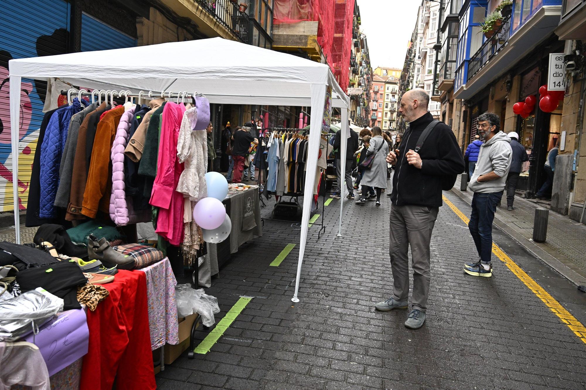 En imágenes: el mercado del Dos de Mayo se viste de Navidad