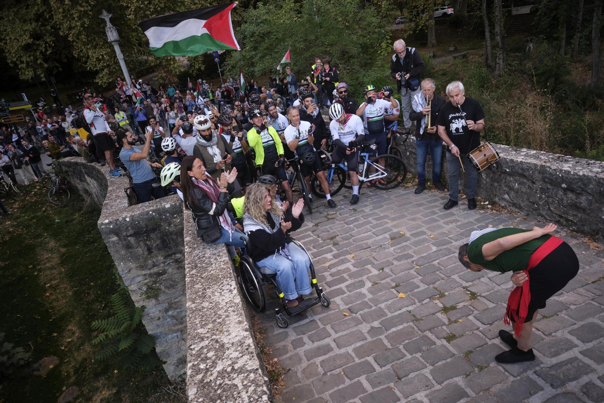 'Cycling for Gaza': un centenar de ciclistas palestinos llegan a Pamplona